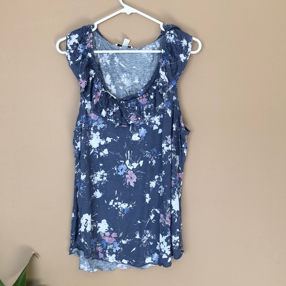 Banana Republic floral tank with ruffle neckline - Picture 2 of 7